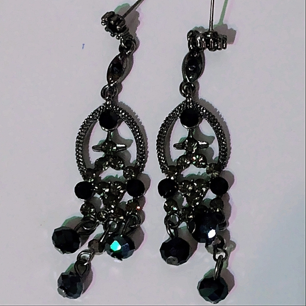 🆕Silver and Black Dangle Drop Earrings